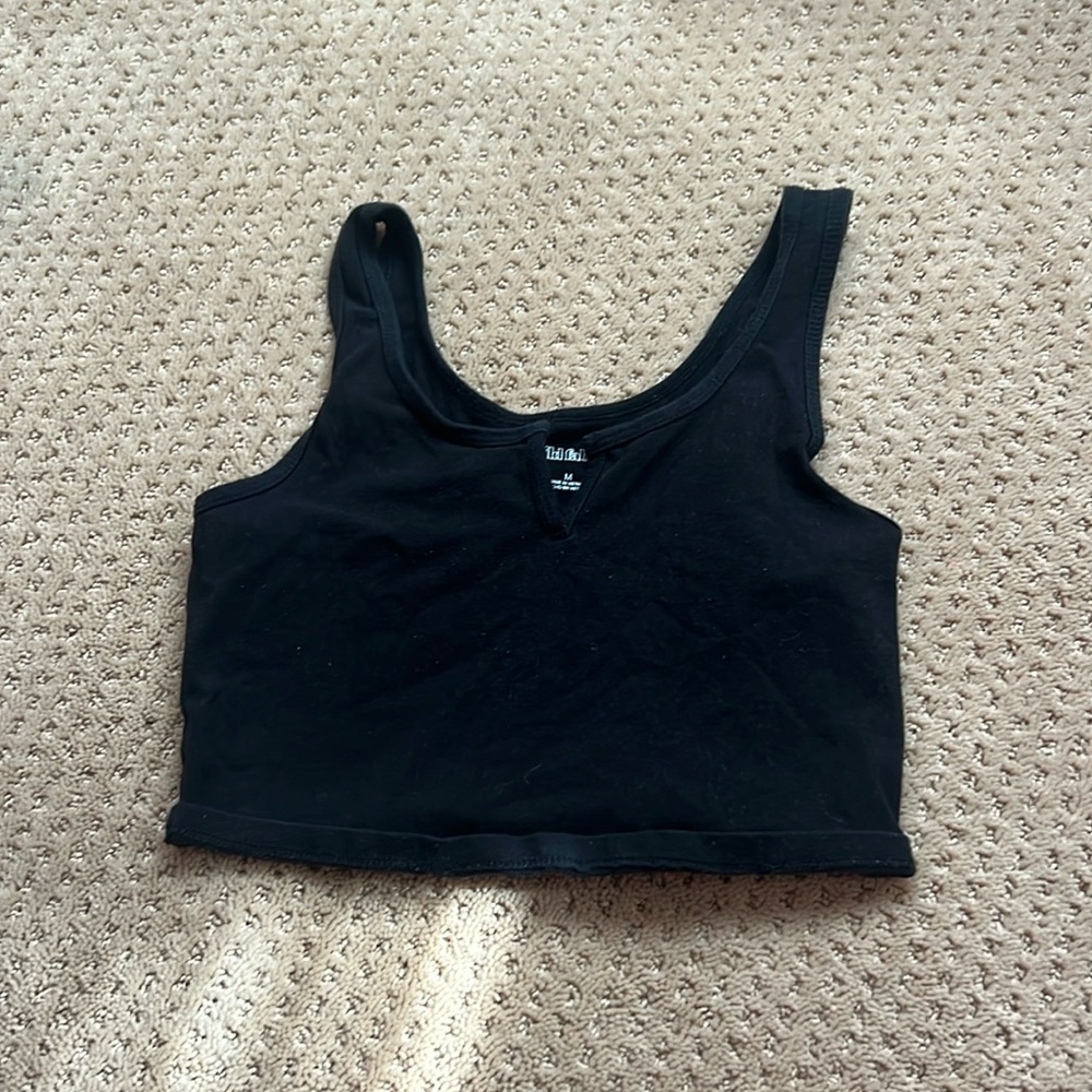 Cropped black tank top
